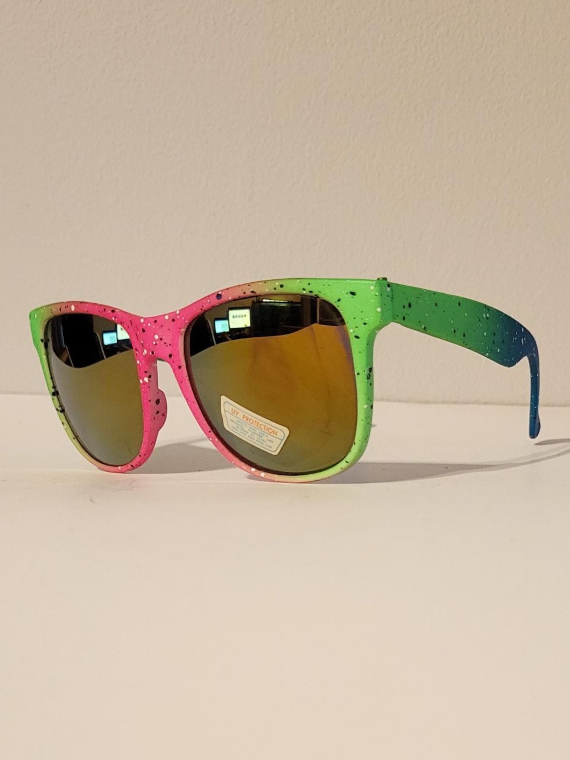 Vintage Wayfarer Sunglasses // Pink/green/blue Speckled  display picture 2