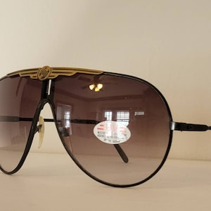 Vintage Aviator Sunglasses // Black metal frames // Gold metal decal on brow of frames // Pilot Airforce shades // summer beach NOS