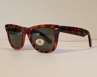 Vintage Wayfarer Sunglasses // Brown Red Tortoise Shell frames // cat eye glossy pattern // Beach Shades // Retro Shades VTG NOS