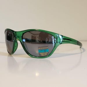 Vintage Sport Shield Sunglasses // Glossy Clear Green Plastic Frames // Sports Baseball Shades // Motorcycle Sunglasses // Retro rave VTG