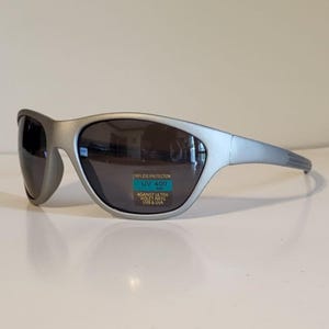 Vintage Sports Shield Sunglasses // Partial Matte Silver Plastic Frames // Sports Baseball Shades // Motorcycle Sunglasses // Retro rave VTG