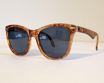 Lunettes de soleil Wayfarer vintage // montures écaille de tortue rouge ambré // verres « Super Dark » // oeil de chat brillant // teintes de plage d'été / VTG NOS Retro