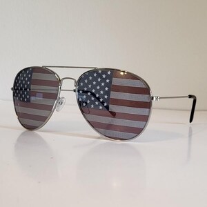 Vintage America Aviator Sunglasses // American Flag Decal  display picture 2
