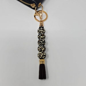 Cheetah Keychain Brown Silicone Beads Animal Car Accessories Keyring Mama Gift Purse Luggage Diaper Bag Backpack Keys Leopard Winter Wife