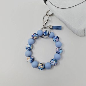 Blue Iris Flower Wristlet Keychain Stretchy Bracelet Tassel Silicone Beaded Car Accessories Keyring Mama Gift Wallet KeyHolder Spring Summer