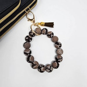 Llavero de pulsera de piel de serpiente, pulsera elástica y borla, cuentas de silicona, accesorios para coche, llavero, cartera de regalo para mamá, soporte para llaves, primavera, verano, mamá