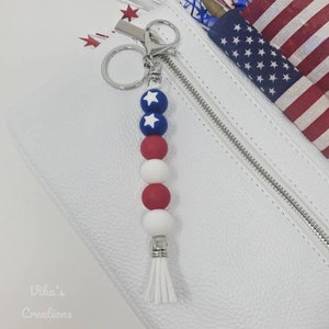 American Flag Keychain Silicone Bead Keys Car Accessories Keyring Mom Gift Purse Charm Luggage Diaper Bag Red White Blue USA Veterans Winter