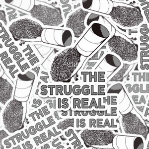 Puede incluir: Una pegatina con un erizo intentando salir de un rollo de papel higi&eacute;nico. El texto de la pegatina dice "The Struggle is Real".