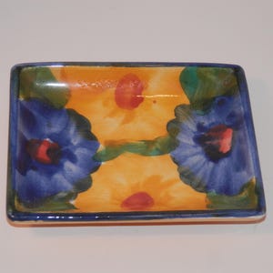 Vintage 1980er Jahre Floraler Keramikaschenbecher, handgemacht, handbemalt, blau, grün, gelb, rot, 4 Zoll lang