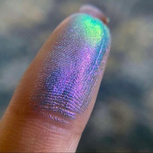 Unicorn Tracks Multichrome Eyeshadow