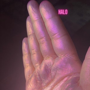 Halo Multichrome Eyeshadow pan
