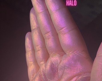 Cień do powiek Halo Multichrome Eyeshadow w opakowaniu