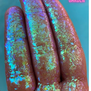 Triton’s Garden Multichrome Flakes Eyeshadow