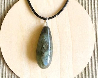 Labradorite drop-shaped pendant