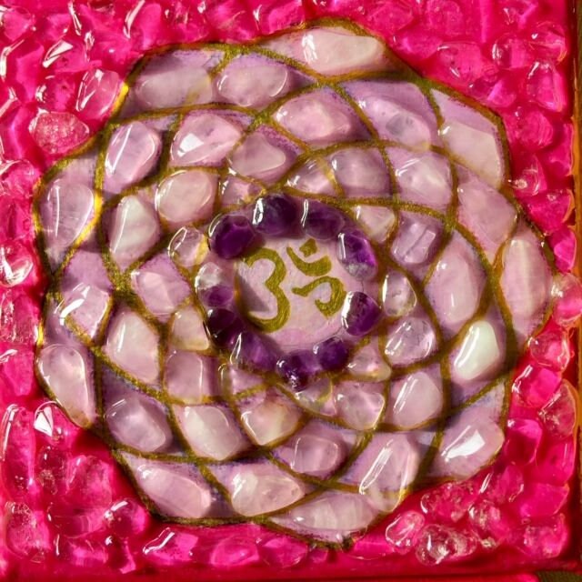 Harmoniseur Mandala Énergie - Om Magenta Cristaux Naturels