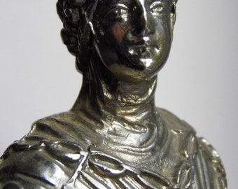 Notre-Dame de la Salette. sculpture. Statuette. Bronze. silver. 21 cm H. Religion. Pilgrimage. Early 1900. Appearance. Belief. 1837g
