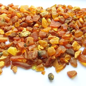 Amber. Bernstein. Baltic. Poland. Semi-precious stone. 150 gr approx. Gold from the Baltic. Elektrum. Fossil resin. Natural. Crude.