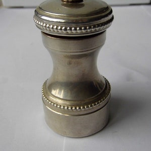 Pepper mill. PEUGEOT & Frères. Money. Minerva hallmark. Goldsmith Victor Leneuf. French antic. Art of the table. Works. Made in France