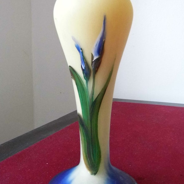 Vase. Pâte de verre. Art Déco. 1900. Soliflore. Signé. Art français. Décor floral. Artiste français. Décoration.