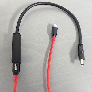 Adaptateur secteur pour connecter une imprimante photo Canon Selphy CP 1500 à une banque d'alimentation.