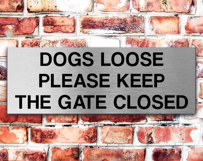 Dogs loose please keep the gate closed Plaque Sign aluminium strong double sided sticky pads easy to fit