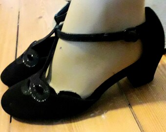 1990S HOTTER 30S STYLE  great gatsby/flapper shoes BLACK  suede  Uk size 4 and a half