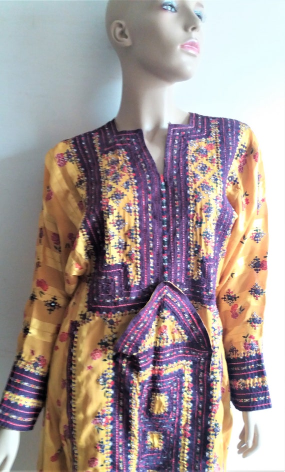 1970S handmade and  hand  EMBROIDERED PEASANT  DR… - image 7