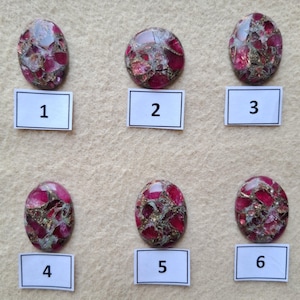 Turmalina rosa con turquesa cobriza, cabujón de forma mixta, gema suelta.