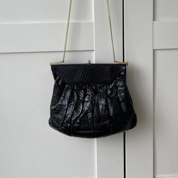 Vintage black snake leather crossbody bag / Small retro clasp shoulder bag / Minimalist retro handbag / Vintage leather clutch with chain