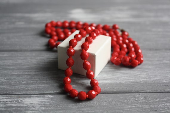 Vintage long red single strand necklace / Retro f… - image 3