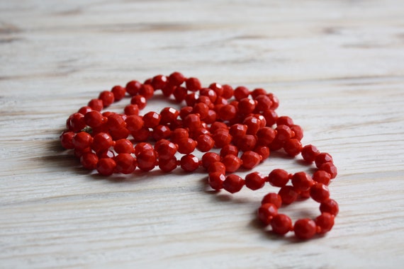 Vintage long red single strand necklace / Retro f… - image 1