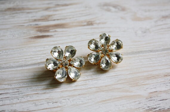Vintage chunky crystal floral clip on earrings / … - image 3