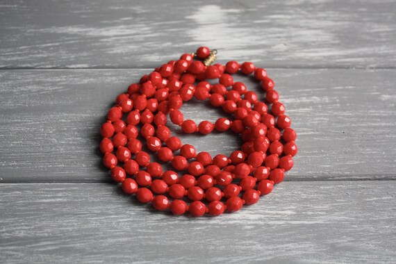 Vintage long red single strand necklace / Retro f… - image 4