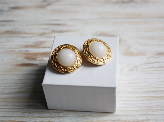 Vintage chunky bridal earrings / Antique white cl… - image 1