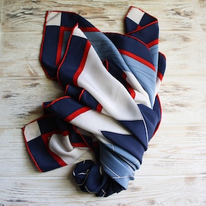 Vintage vierkante zijden bloemensjaal van Gres / Vintage rood blauw witte hoofddoek / VTG designer foulard / Retro fashion hoofddoek vrouwen