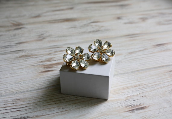 Vintage chunky crystal floral clip on earrings / … - image 1