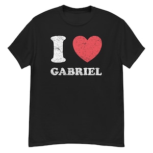 Stile grunge consumato e rovinato. Amo Gabriel.