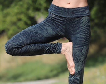Leggings FARN *petrol* Yoga leggings with screen printed batik design made of viscose