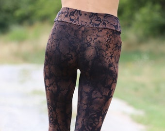 Legging NEBULA *Bruin-Zwart* Yoga-legging, viscose-legging met zeefdruk en batik-design