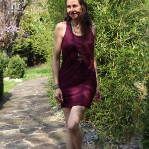 Robe longue basique mini en PRUNE en viscose douce et extensible / haut long pour femme