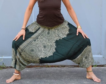 Haremshose Hosenkleid GREEN MANDALA Pluderhose für Damen aus Viskose *Dunkelgrün* Yogahose