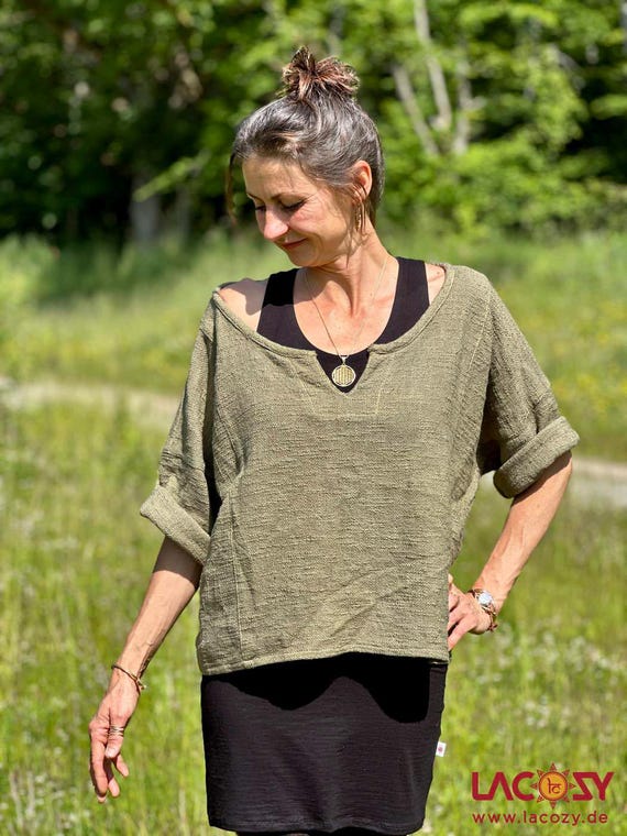 Weites Cropped Shirt aus reiner Baumwolle in KHAKI | Atmungsaktives Oversize Damenshirt für Lagenlooks | Nachhaltiges Baumwollshirt