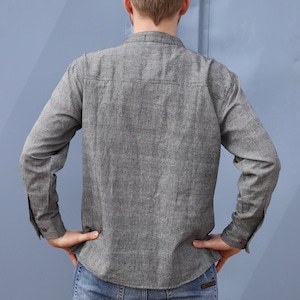 Lightweight men's shirt with cuffs in GRAY image 3