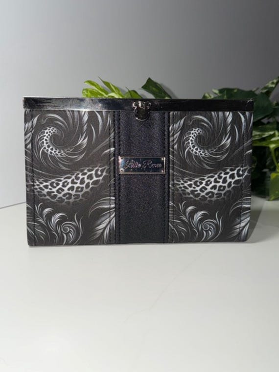 Black & White Leopard Clutch Wallet with Silver Bar Flip Lock – Credit Card Organizer Wallet