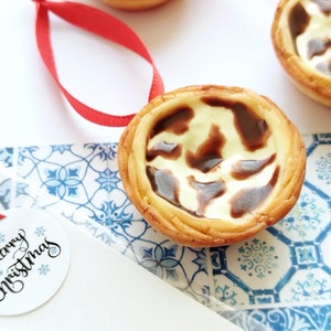 Adorno navideño de tarta de huevo portuguesa, arcilla polimérica, hecho a mano, adornos de comida, Navidad, Portugal