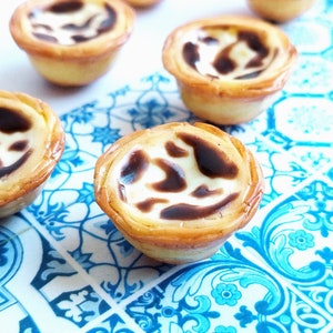 Imán en miniatura de tarta de huevo portuguesa, imán en miniatura, imán de arcilla polimérica, pastel de nata, Portugal, regalo para ella, regalo para él
