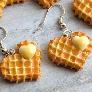 Waffelohrringe mit Butter und Ahornsirup, Yummi Food Schmuck, Food Schmuck, Geschenk für Sie, Geschenk für Schwester, Geschenk für Mama
