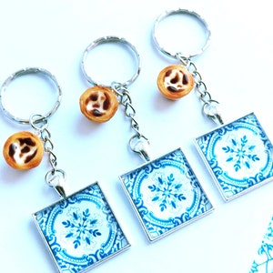 Portuguese Egg Tart Keychain with Portuguese Tiles Inspired Glass Cabochon - Polymer Clay - Food Accessories - Gift - Portugal