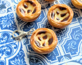 Portugisisk äggtarteberlock - Miniatyrmat - Kawaii-berlocker - Matberlocker - Matsmycken - Gåva - Portugal