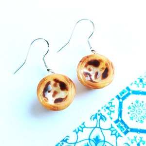 Pendientes de tarta de huevo portuguesa - Comida en miniatura - Pendientes colgantes - Charms kawaii - Charms de arcilla polimérica - Joyas de comida - Regalo - Portugal
